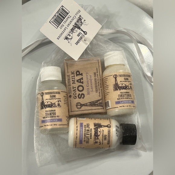 Fredericksburg Farms Lavender Travel Set (Shampoo, Conditioner, Lotion and Soap) - Picture 1 of 5